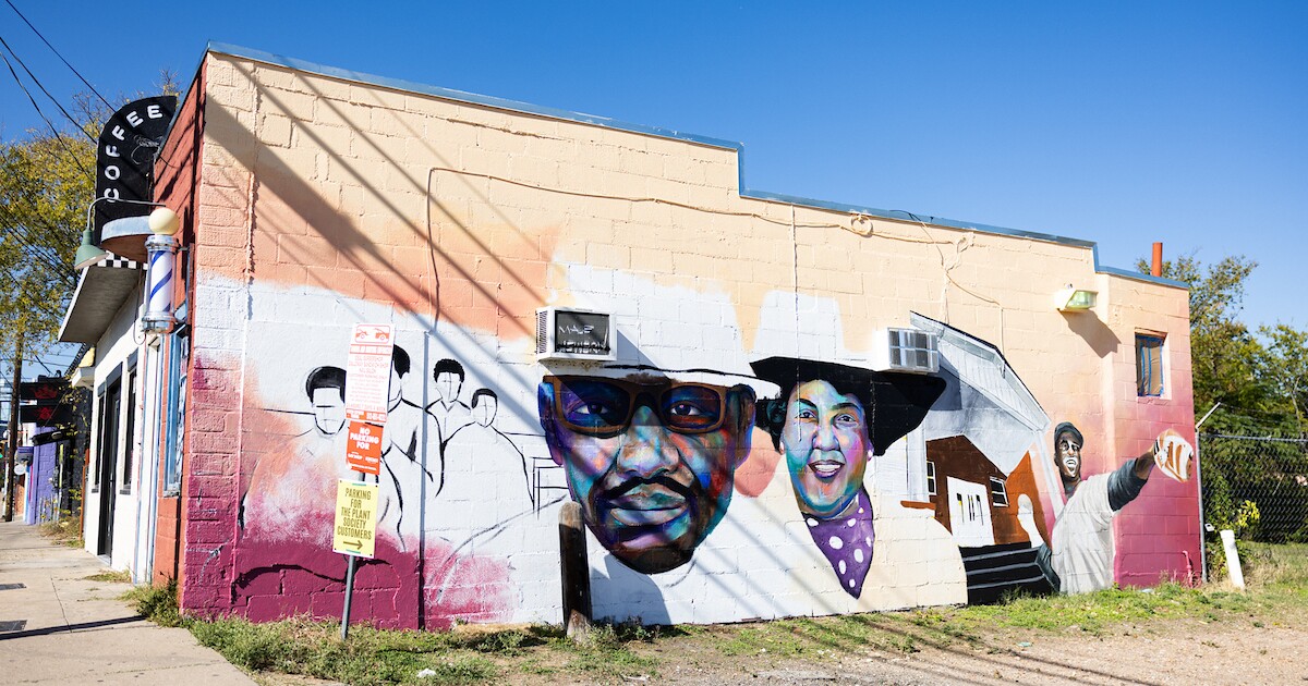 New mural honors Austin’s oldest standing Black-owned barbershop